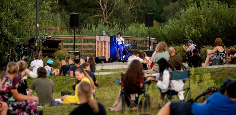 Bezpłatne Koncerty nad Stawem Wróbla (fot. fpalma.pl)