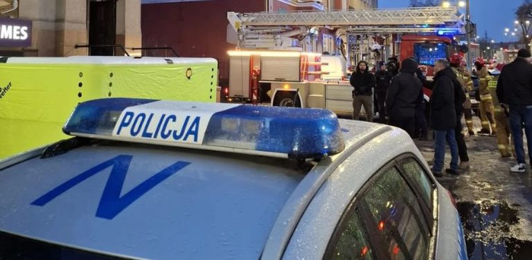 Piotr Ł. został zatrzymany po siłowym wejściu policji do mieszkania (fot. KPP Lębork)