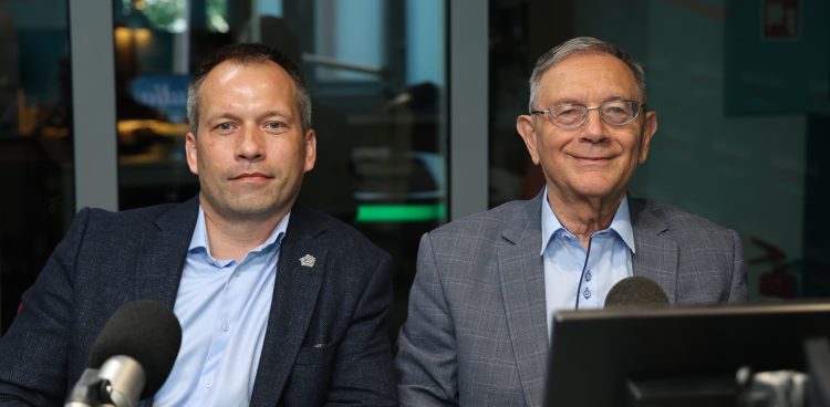 Tomasz Łączyński i prof. Marek Grzybowski