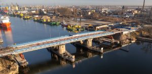 Zamknięcie Mostu Siennickiego wydłużyło drogę do pracy, szkoły i domu, ale też wpłynęło na poczucie wspólnoty (fot. Paweł Marcinko / KFP)