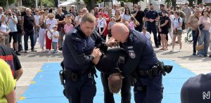 Piknik był dla policji okazją do pokazu wyszkolenia funkcjonariuszy i psów służbowych