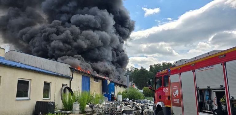 Pożar objął większą część hali o powierzchni 750 metrów kwadratowych