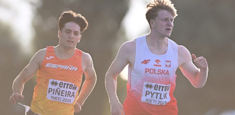 Bartosz Pytlik po biegu na 200 m, który dał mu srebrny medal na Mistrzostwach Europy do lat 18