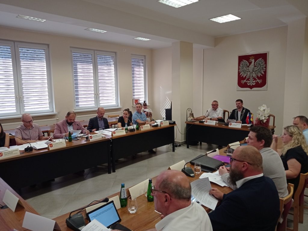 W Trąbkach Wielkich zwołano sesję nadzwyczajną rady gminy