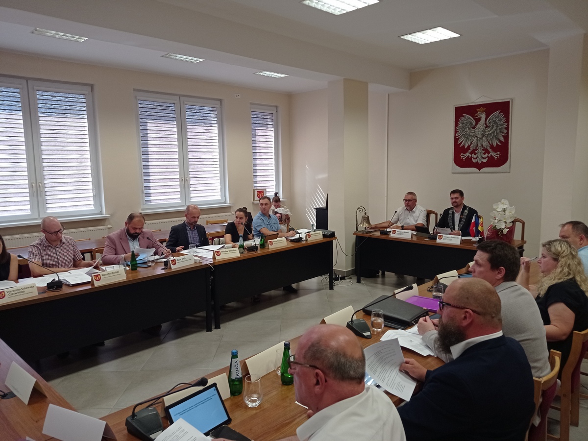 W Trąbkach Wielkich zwołano sesję nadzwyczajną rady gminy