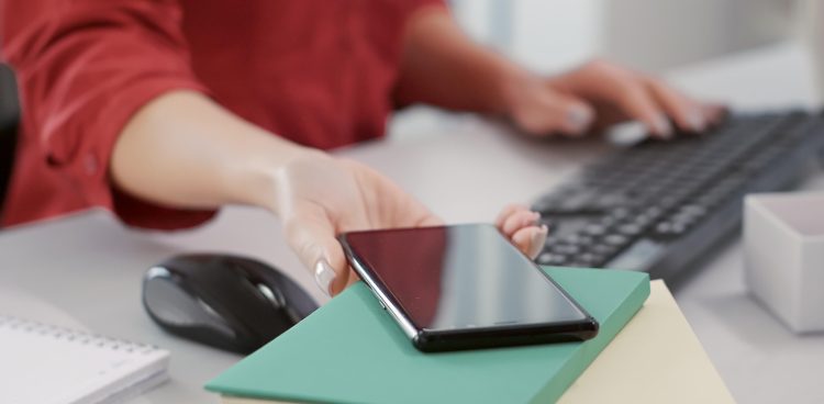 Zdaniem ekspertów Dzień Bez Telefonu jest potrzebny, ale nie rozwiązuje problemu