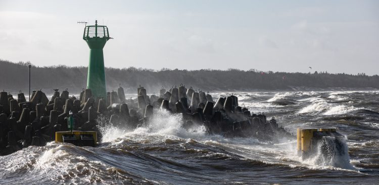 Widok na sztorm na Bałtyku