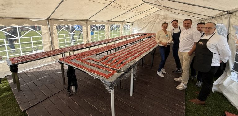 Rekordowa tarta z truskawkami i jej twórcy