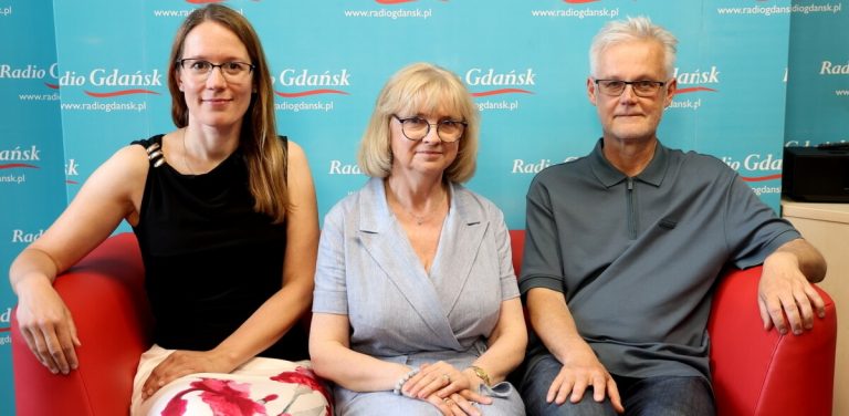 Goście Alicji Samolewicz-Jeglickiej opowiadali między innymi o konkursie "Pomorski bratek"(Fot. Radio Gdańsk/Martyna Krawcewicz)