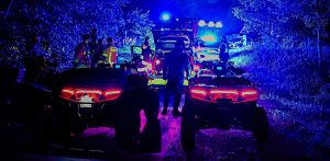 Dziadek z wnuczką zaginęli w lesie. W poszukiwaniach wzięli udział policjanci, strażacy, mieszkańcy i specjalna grupa wolontariuszy na quadach