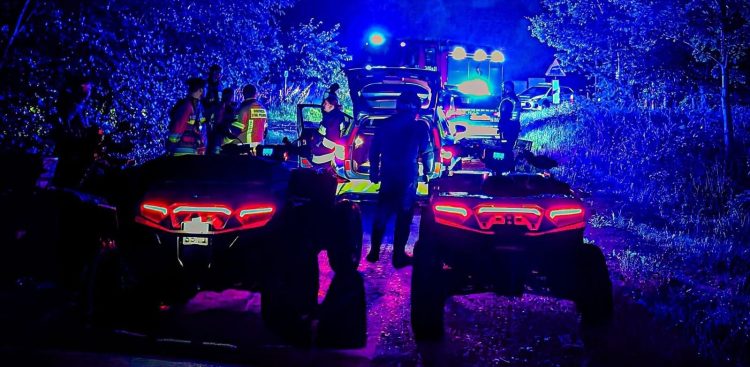 Dziadek z wnuczką zaginęli w lesie. W poszukiwaniach wzięli udział policjanci, strażacy, mieszkańcy i specjalna grupa wolontariuszy na quadach
