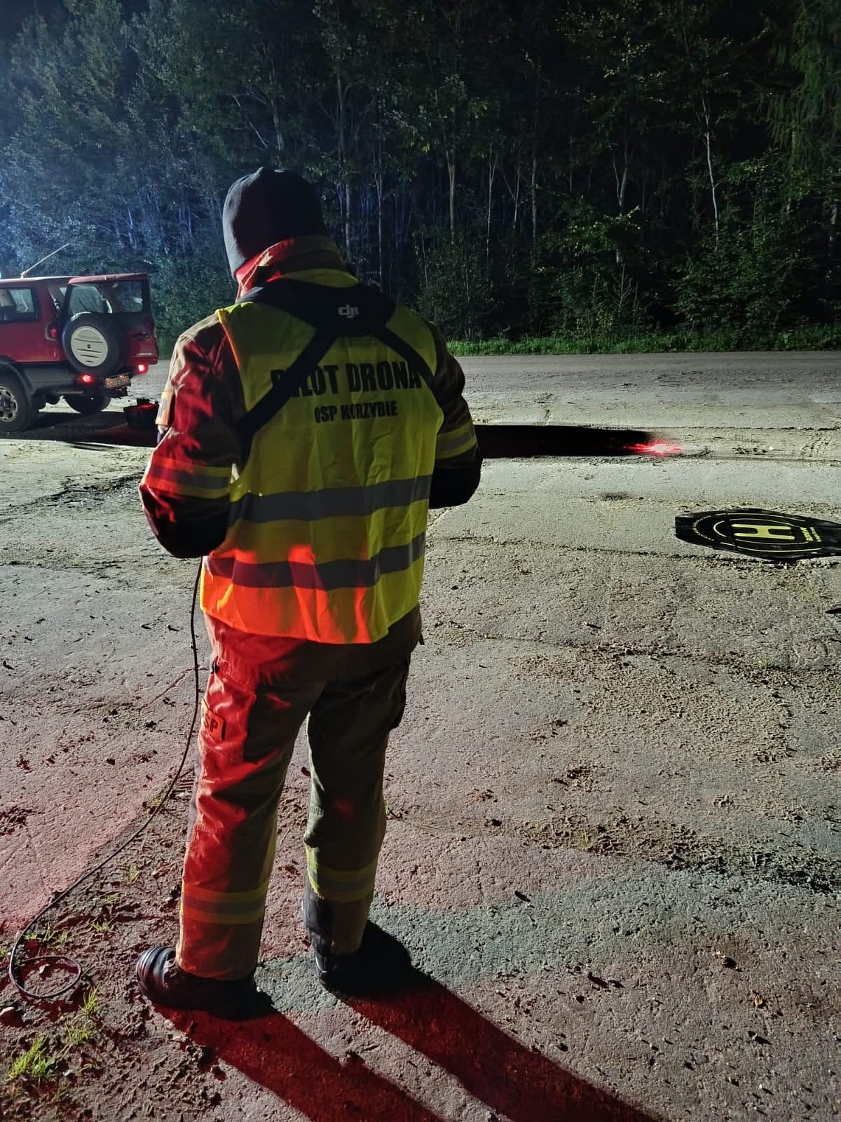Dziadek z wnuczką zaginęli w lesie. W poszukiwaniach wzięli udział policjanci, strażacy, mieszkańcy i specjalna grupa wolontariuszy na quadach