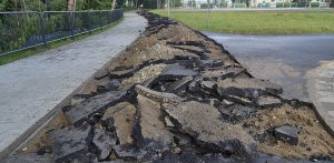 Na zdjęciu rozorana ścieżka rowerowa