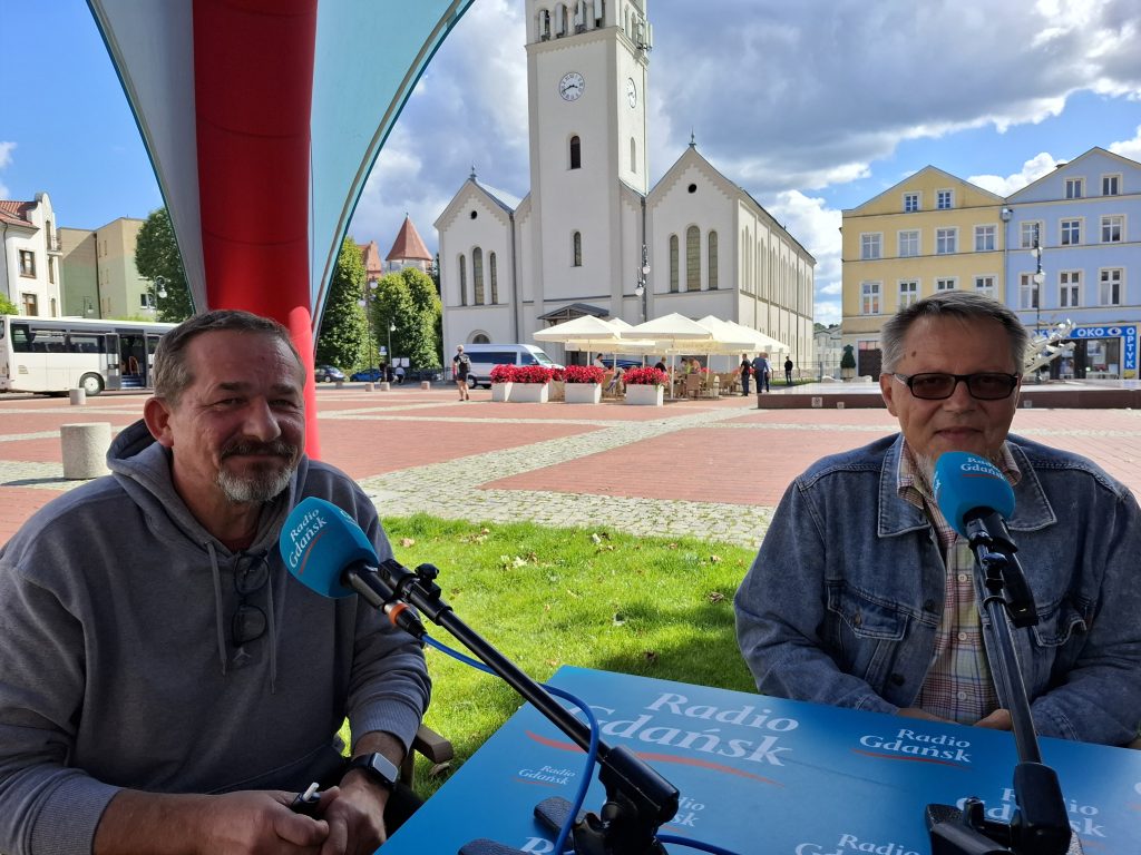 Dwóch mężczyzn mikrofon