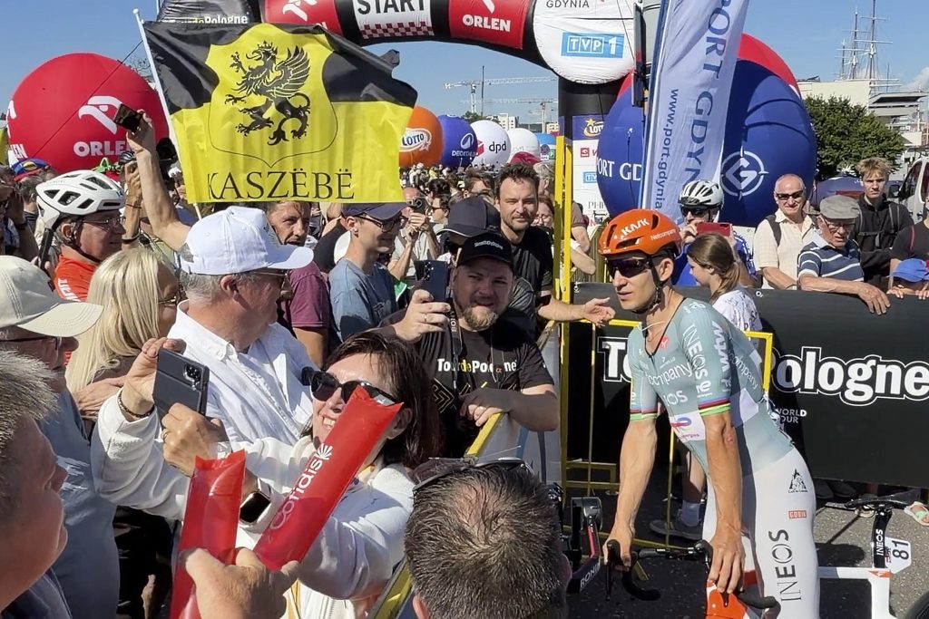 Polak Michał Kwiatkowski, kolarz grupy Netcompany Ineos na starcie 1. etapu 83. Tour de Pologne w Gdyni