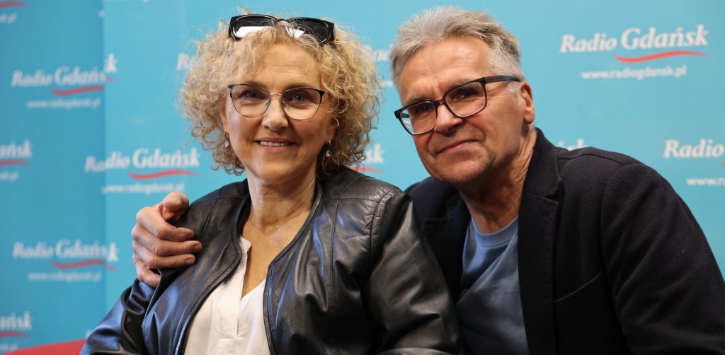 Na zdjęciu Pani Ewa Prabucka i Pan Adam Prabucki. Rozmawialiśmy o miłości, codziennej opiece, solidarności oraz akcji "Winda dla Ewy". Urządzenie pozwoli przywrócić Pani Ewie samodzielność.