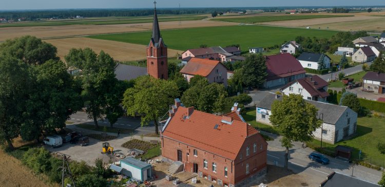 Dawna pastorówka pełni dziś rolę budynku komunalnego