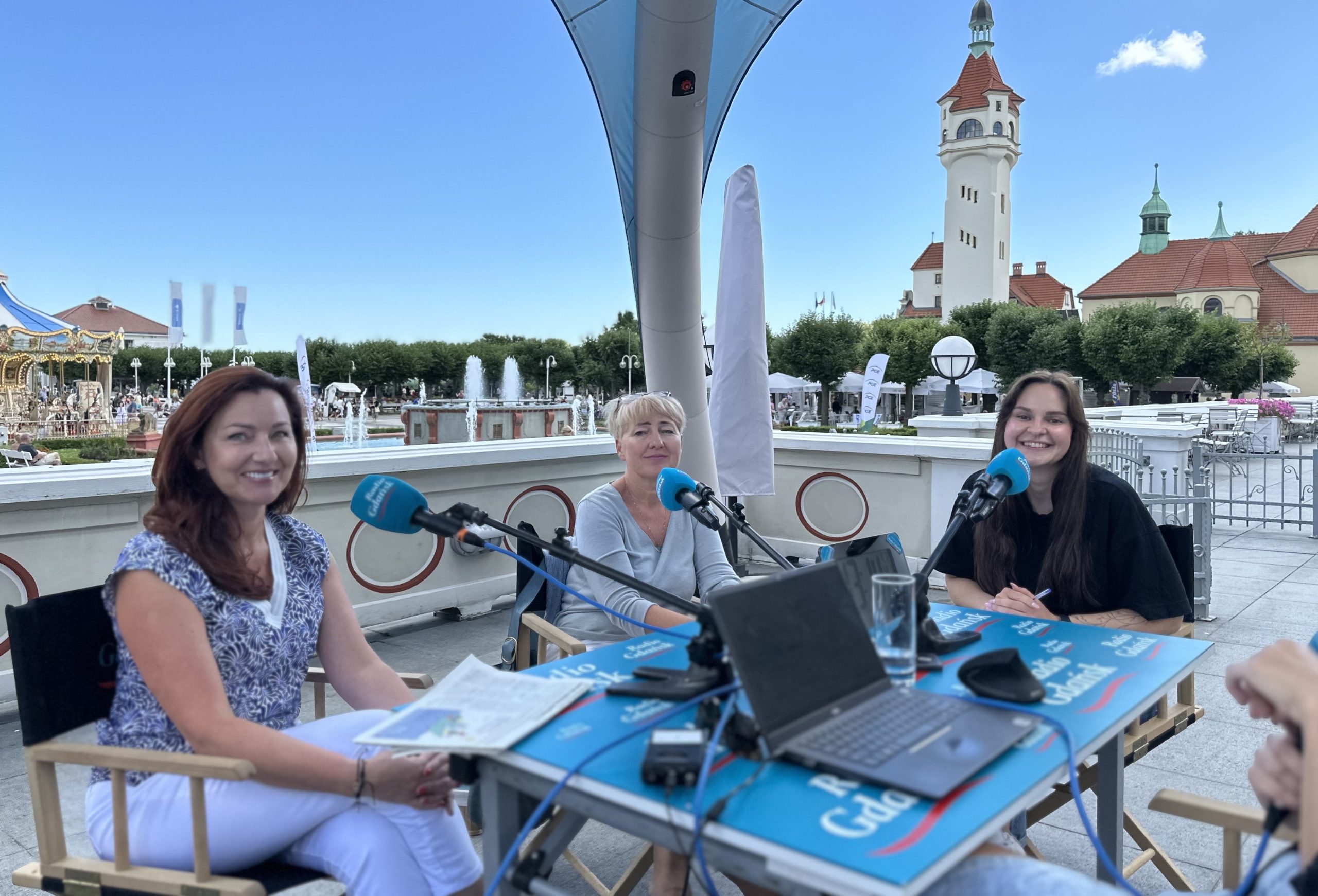 Od lewej: Magdalena Szerszyńska -z-za dyrektora MOPS Sopot, Jolanta Klonowska - koordynator rodzinnej pieczy zastępczej, Zuzanna Niemier -psycholog Działu Pieczy Zastępczej MOPS Sopot