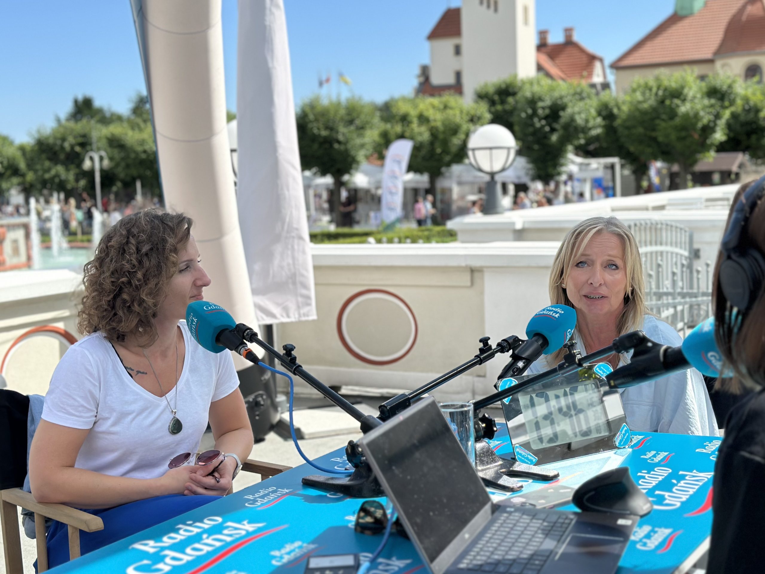 Od lewej: Małgorzata Pacyna i Joanna S-Grzybowska - inicjatywa Morze Aniołów