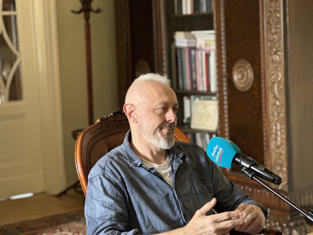 Na zdjęciu ochroniarz, Pan Sławomir Myśliwski.