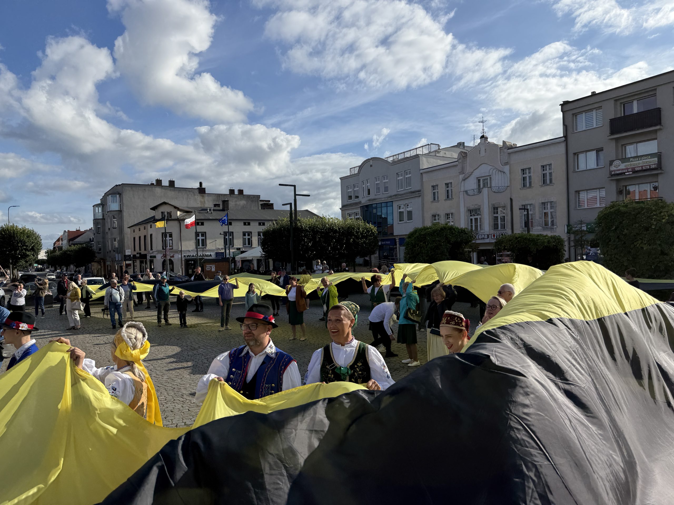 Kaszubi na rynku w Kartuzach