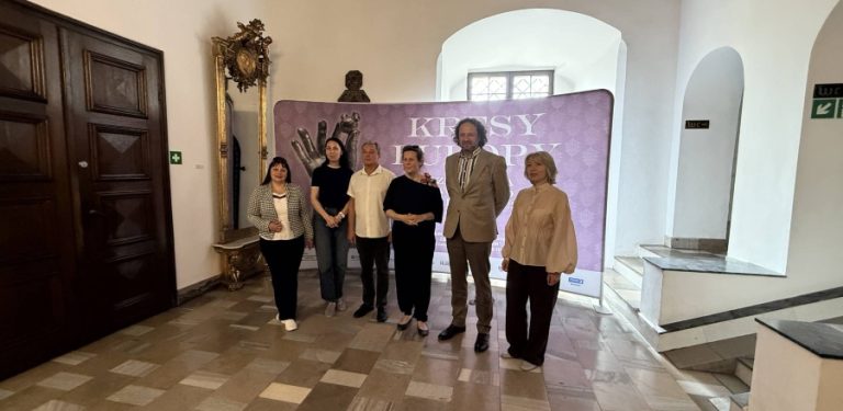 Przedstawiciele władz Muzeum Pomorza środkowego w Słupsku, oraz dyrektor Muzeum Historycznego we Lwowie dr hab. Roman Chmelyk - podczas otwarcia wystawy Kresy Europy