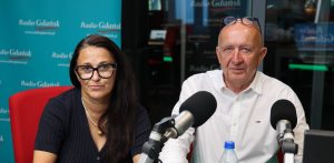 Izabela Grajek-Czabajska i Piotr Górski w studiu Radia Gdańsk rozmawiają o długości życia zawodowego Polaków