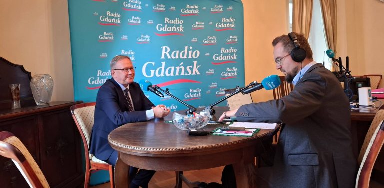 Janusz Stankowiak, prezydent Starogardu Gdańskiego, w rozmowie z Filipem Jędruchem w czasie audycji Radia Gdańsk "Przystanek na mapie" nadawanej ze Starogardu Gdańskiego