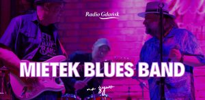 Mietek Blues Band na scenie w różowym świetle