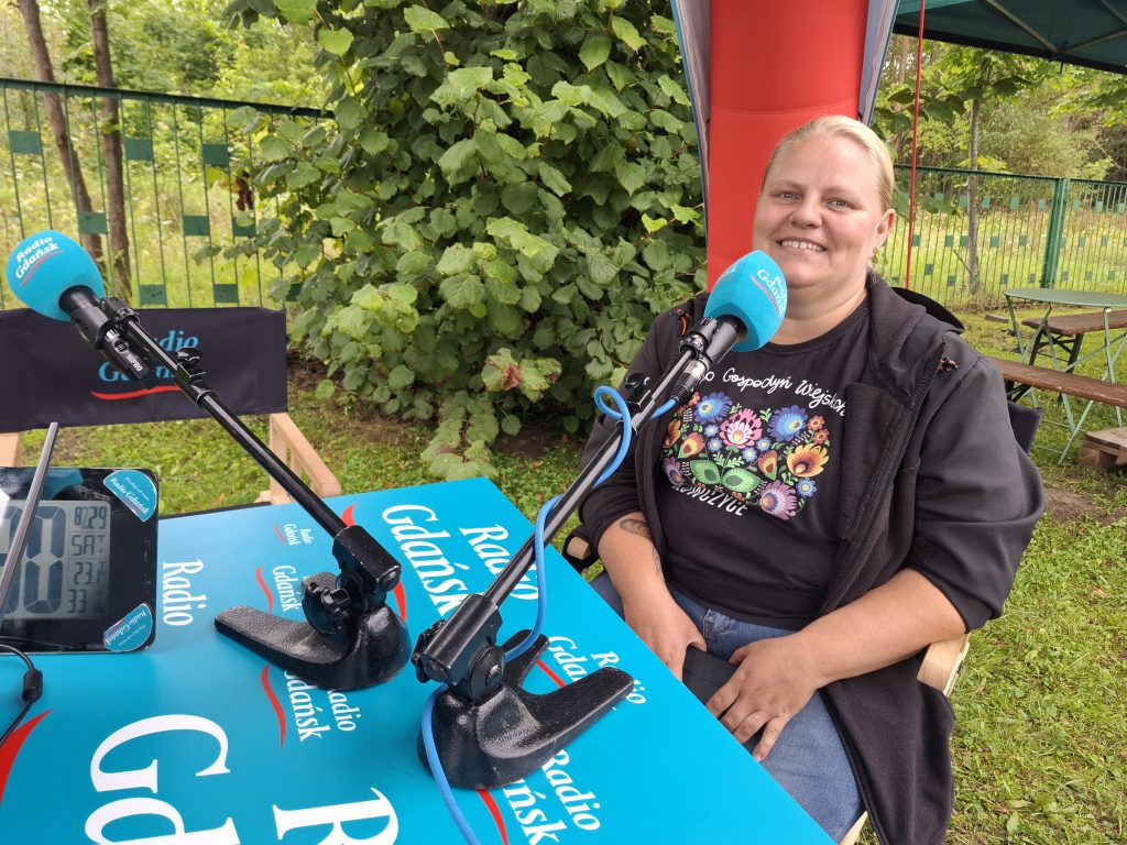Katarzyna Grzesiak w mobilnym studiu radia Gdańsk
