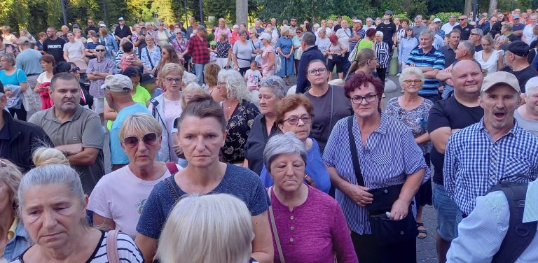 Marsz milczenia w obronie szpitala w Miastku (fot. Radio Gdańsk / Maria Sowisło)