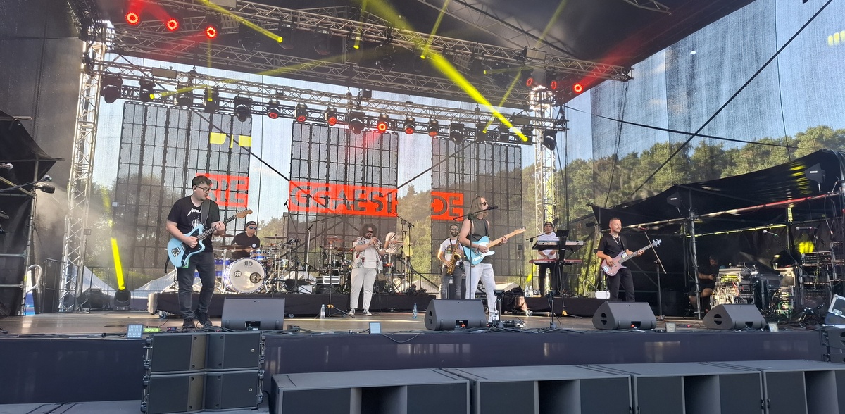 Na scenie występ zespołu Reggaeside