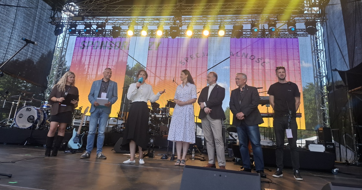 Na scenie dziennikarz Radia Gdańsk Grzegorz Armatowski i goście