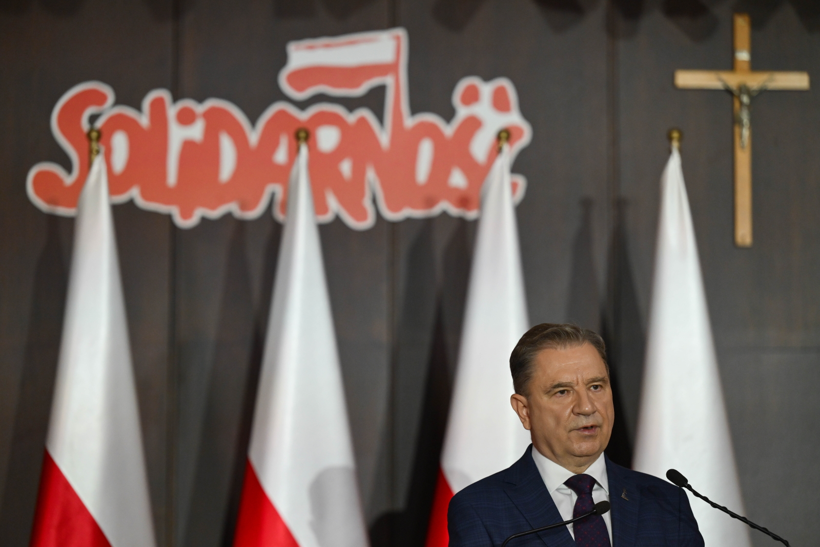 Gdañsk, 31.08.2026. Przewodnicz¹cy Komisji Krajowej NSZZ Solidarnoæ Piotr Duda przemawia podczas uroczystego posiedzenia Zarz¹du Regionu Gdañskiego NSZZ "Solidarnoæ"w Sali BHP Stoczni Gdañskiej, 31 bm. Trwaj¹ obchody 46. rocznicy podpisania Porozumieñ Sierpniowych i powstania NSZZ Solidarnoæ. (jm) PAP/Adam War¿awa