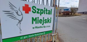 brama szpital tablica