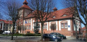 Na zdjęciu budynek Urzędu Miasta w Ustce