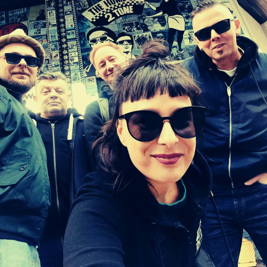 Wersja De Lux to jeden z najdłużej działających polskich zespołów ska/punk