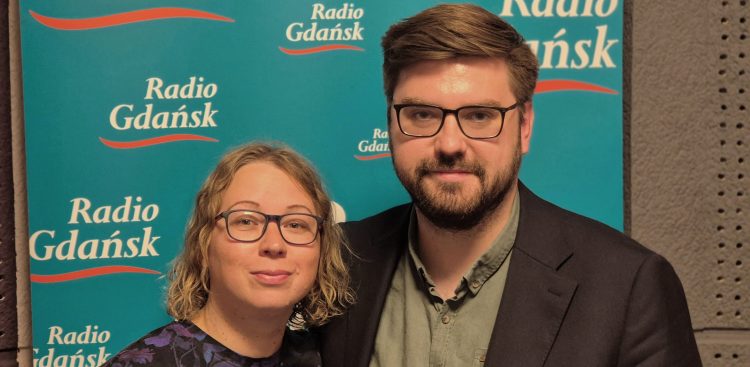 Dziennikarka i artystka Daria Balabai i Łukasz Samborski, prezes fundacji RC