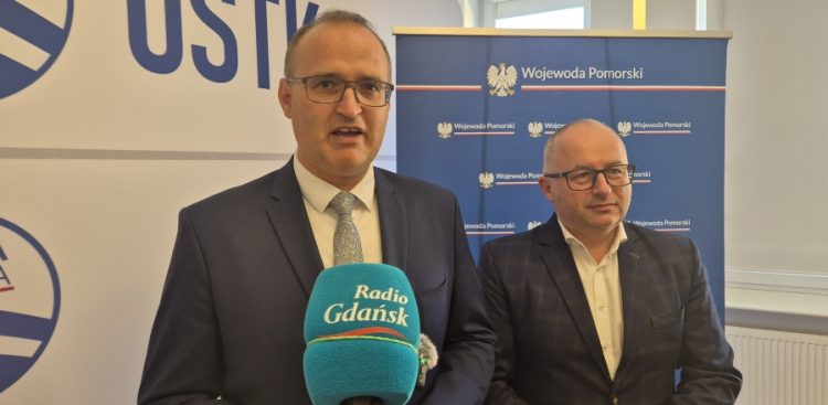 Wicewojewoda pomorski Emil Rojek i wójt gminy wiejskiej Ustka Rafał Konon
