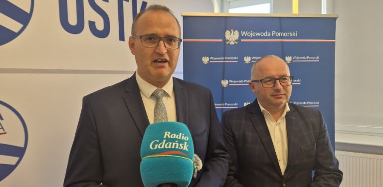 Wicewojewoda pomorski Emil Rojek i wójt gminy wiejskiej Ustka Rafał Konon