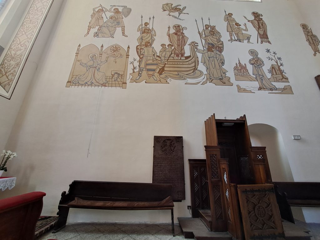 Wnętrze Bazyliki Mniejszej w Chojnicach. Widok na ścianę