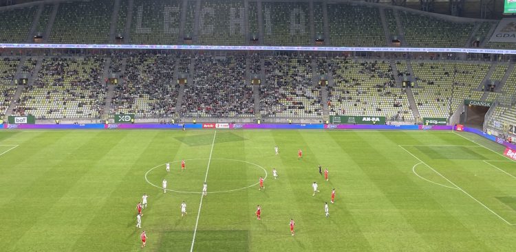Lechia Gdańsk po golu Artura Szacha wygrała pierwszy w sezonie mecz ligowy.