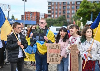 Marsz Niepodległych ulicami Gdańska spod pomnika św. Włodzimierza Wielkiego na Plac Solidarności w ramach wydarzenia „Solidarni z Ukrainą”