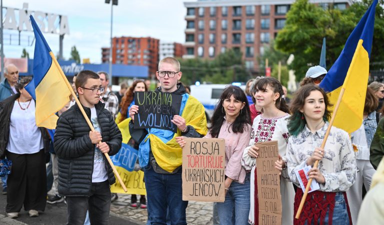 Marsz Niepodległych ulicami Gdańska spod pomnika św. Włodzimierza Wielkiego na Plac Solidarności w ramach wydarzenia „Solidarni z Ukrainą”