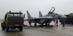 MIG-29 z 22 Bazy Lotnictwa Taktycznego w Malborku na lotnisku w Rębiechowie
