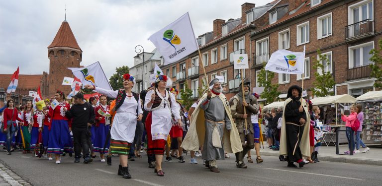 Święto Kociewia podczas Jarmarku św. Dominika w Gdańsku. Wydarzenie rozpoczął Korowód Kociewski