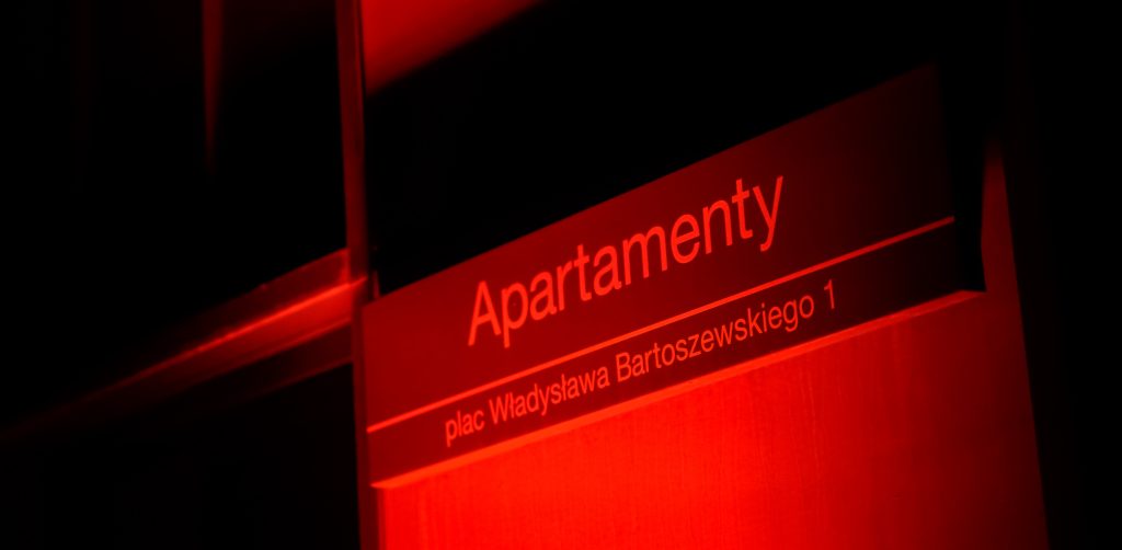 Prokuratura Okręgowa w Gdańsku umorzyła śledztwo w sprawie apartamentów w Muzeum II Wojny Światowej. Chodzi o sprawę przekroczenia uprawnień przez byłych dyrektorów placówki, w poprzez dopuszczenie do nieodpłatnego korzystania z pokoi należących do MIIWŚ. W tej sprawie przesłuchiwany był m.in. prezydent Karol Nawrocki