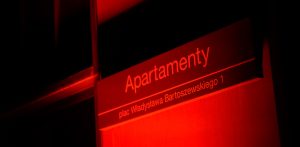 Prokuratura Okręgowa w Gdańsku umorzyła śledztwo w sprawie apartamentów w Muzeum II Wojny Światowej. Chodzi o sprawę przekroczenia uprawnień przez byłych dyrektorów placówki, w poprzez dopuszczenie do nieodpłatnego korzystania z pokoi należących do MIIWŚ. W tej sprawie przesłuchiwany był m.in. prezydent Karol Nawrocki