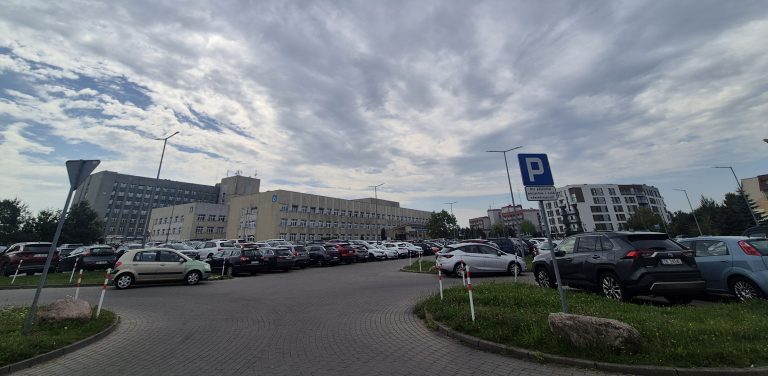 Parking w okolicach szpitala w Słupsku