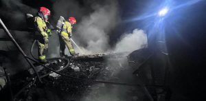 Strażacy na miejscu pożaru